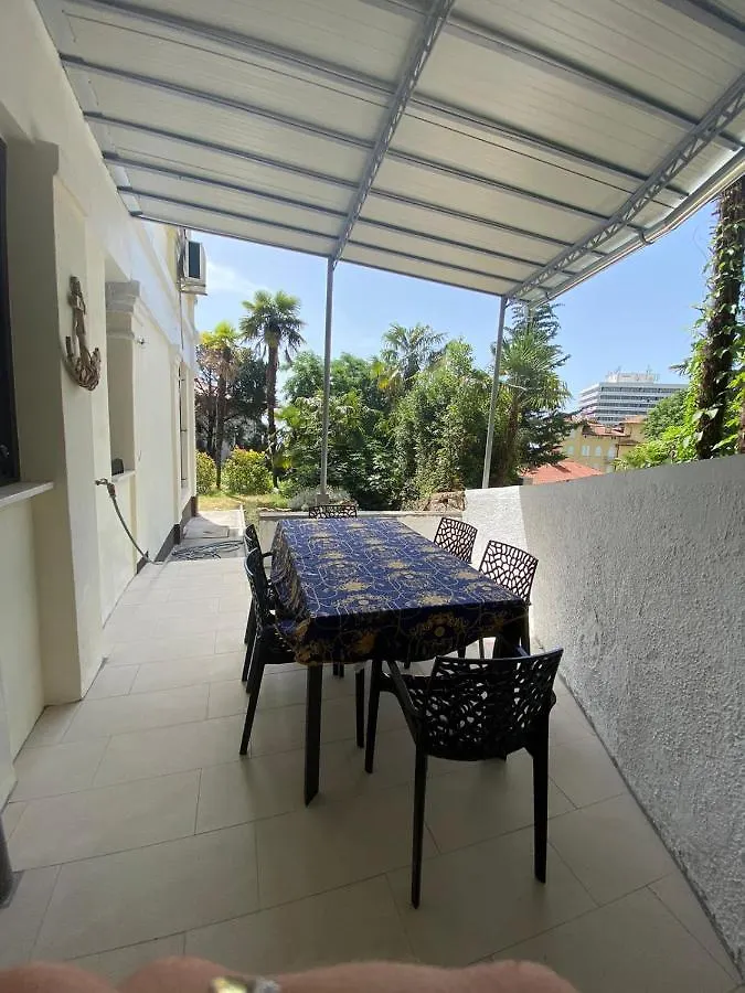Apartment Rhea